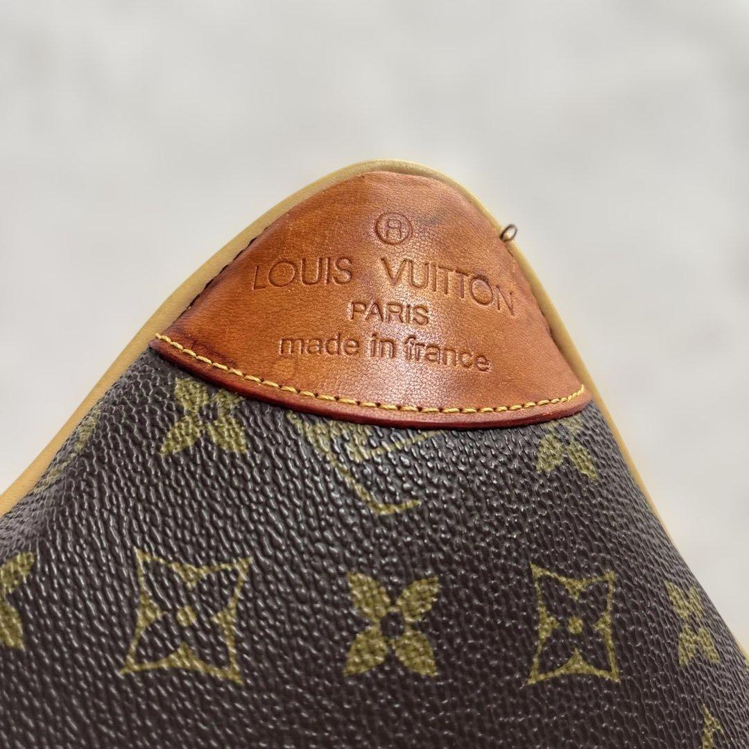 LOUIS VUITTON モノグラムクッション