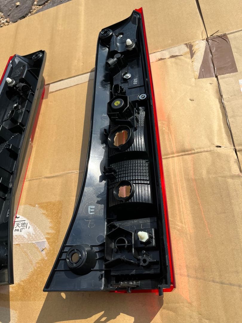 ホンダ N-VAN テールランプ　左右セット　新車外し