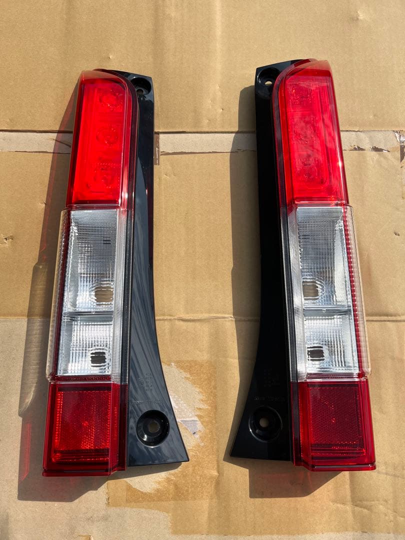 ホンダ N-VAN テールランプ　左右セット　新車外し