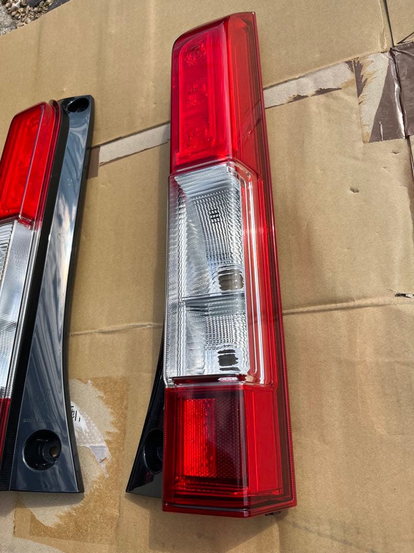 ホンダ N-VAN テールランプ　左右セット　新車外し