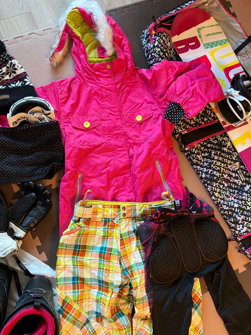 スノーボードウェアセット（ジャケット・パンツ・帽子・ゴーグル）