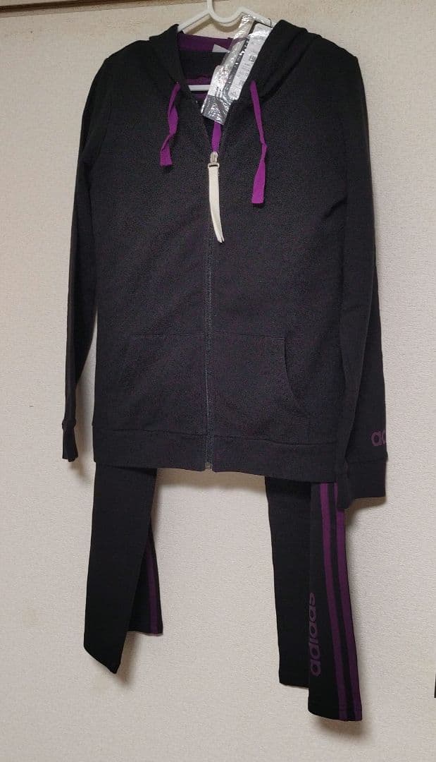 adidas Ｍジャージ 新品　上下 セットアップ 黒、紫　Lサイズの Tシャツ