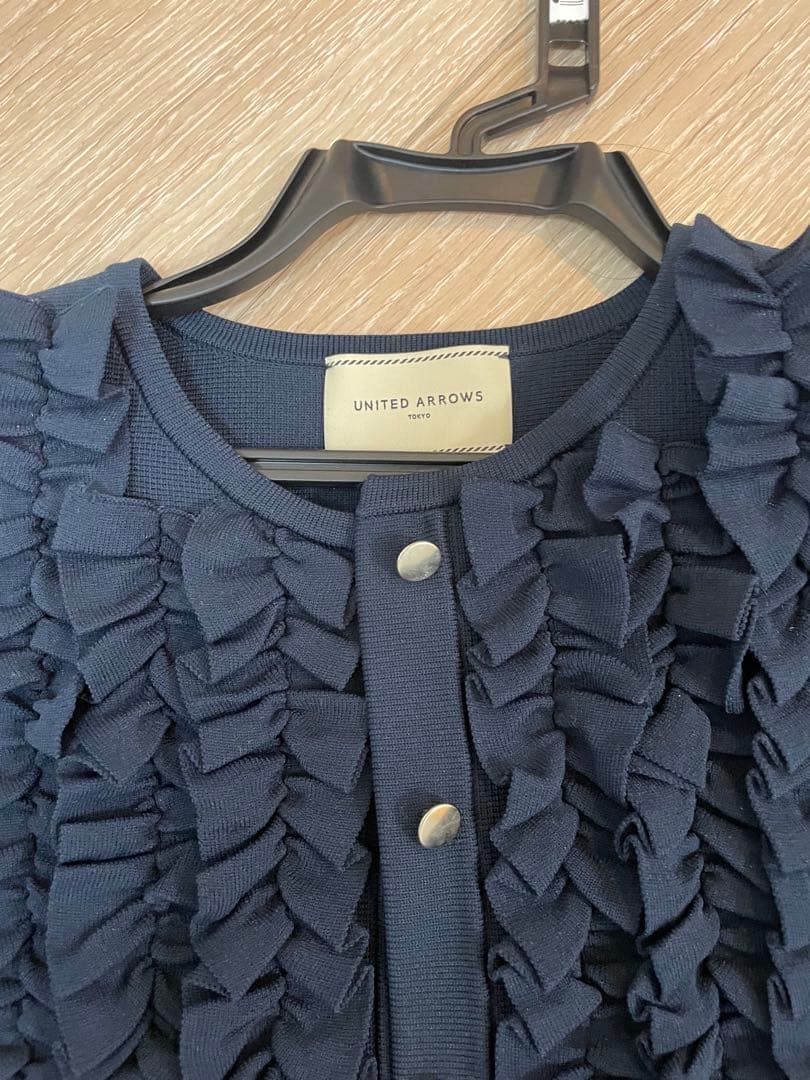 UNITED ARROWS フリルノースリーブ　ベストネイビー
