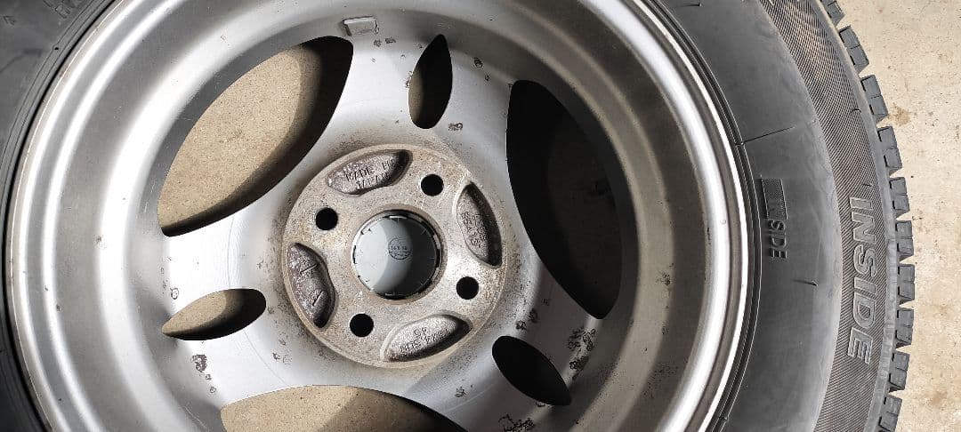 スバルサンバー アルミホイール 13× 4.5 ハブ径60?位 自家塗装