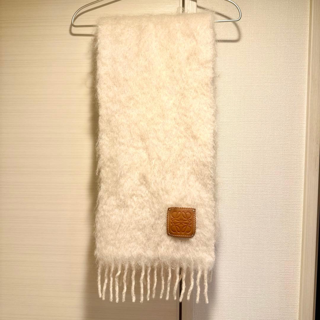 LOEWE ロエベマフラー ホワイト