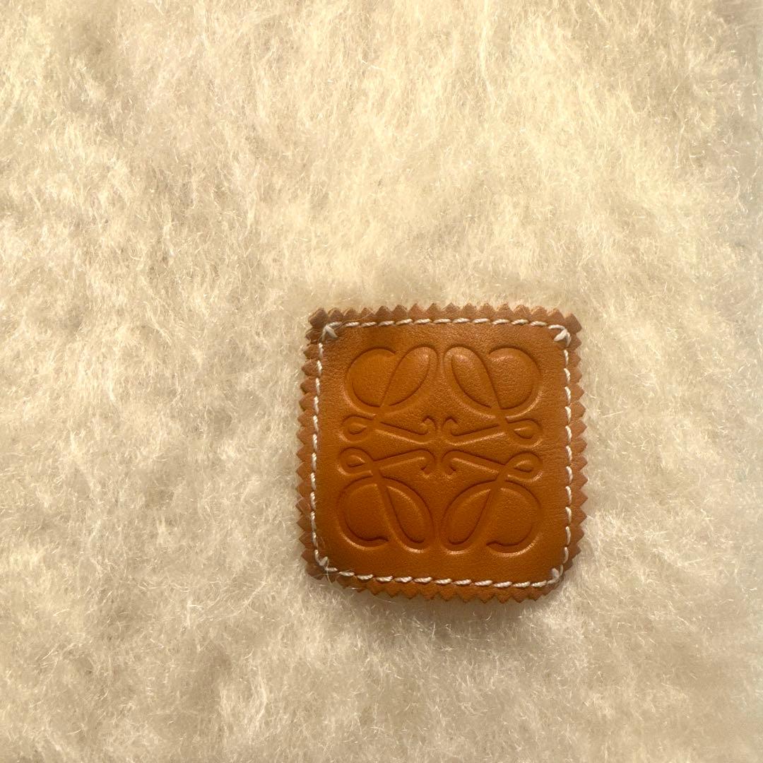 LOEWE ロエベマフラー ホワイト