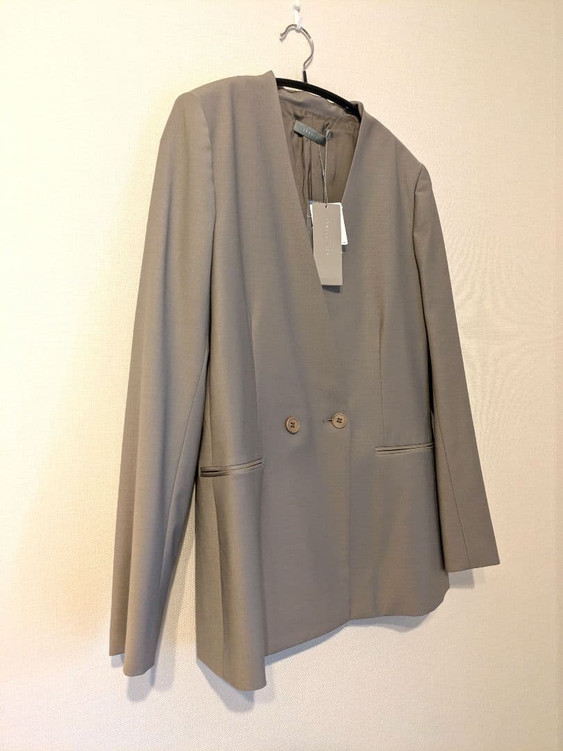 新品*定価5万 セオリーリュクス Executive ノーカラーJKT トープ