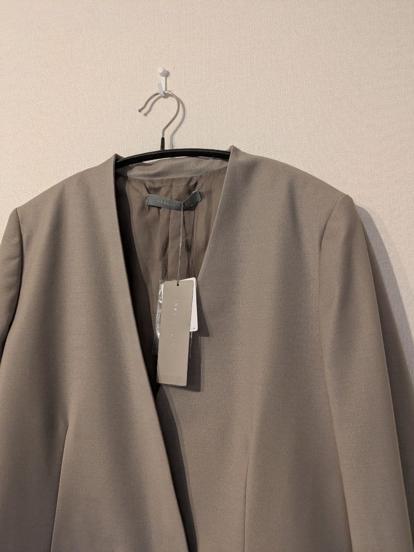 新品*定価5万 セオリーリュクス Executive ノーカラーJKT トープ