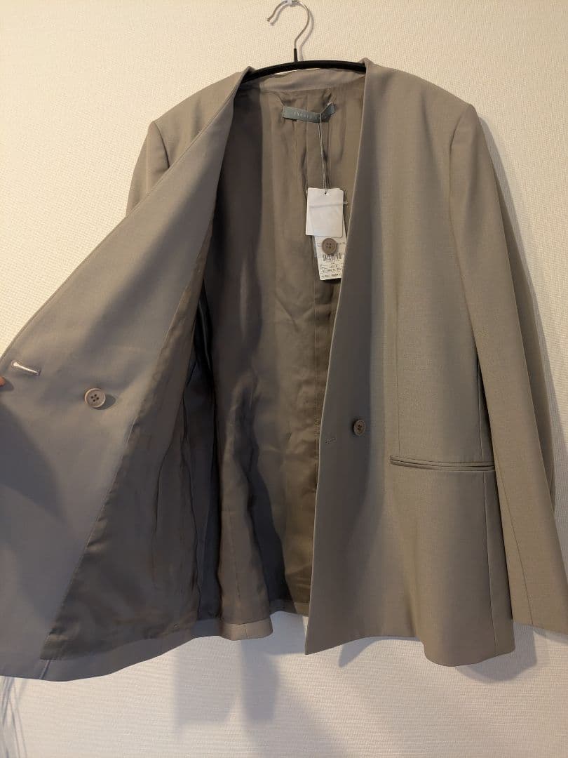 新品*定価5万 セオリーリュクス Executive ノーカラーJKT トープ