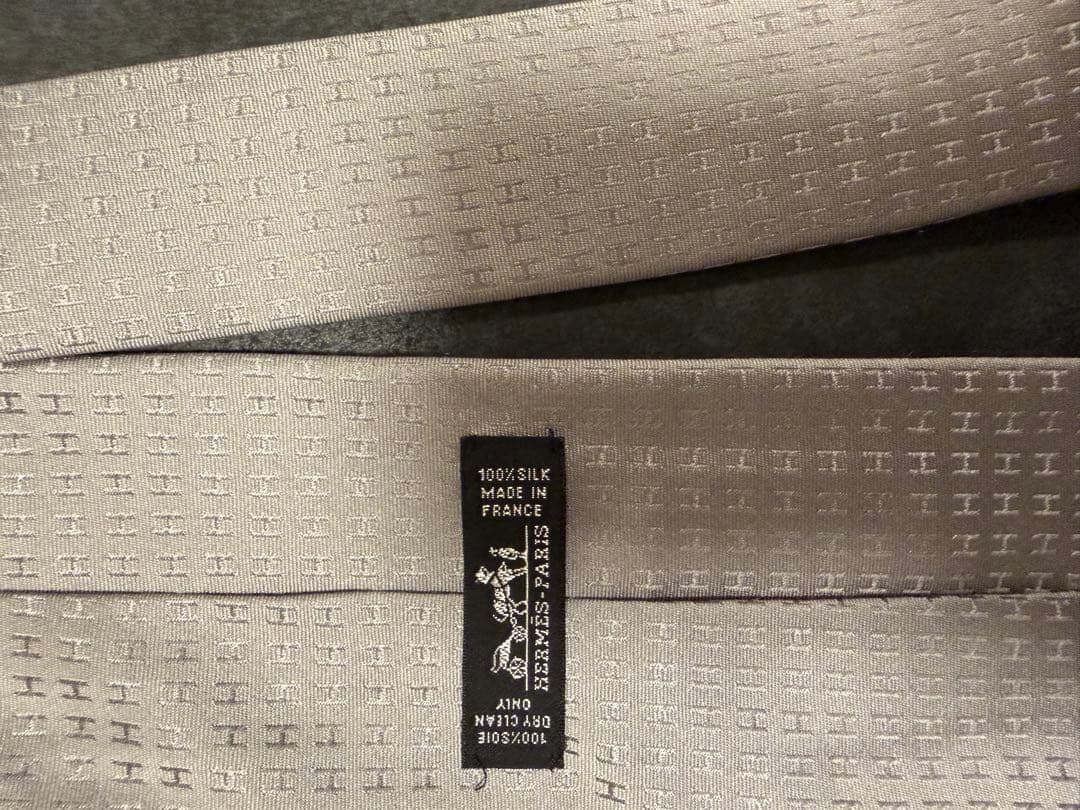 【新品】エルメス　シルクネクタイ ライトグレー