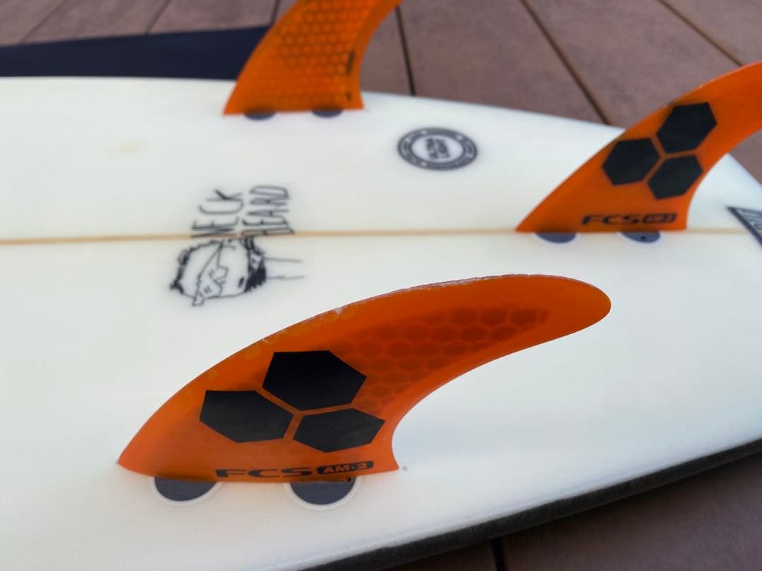 アルメリック ネックベアード2 5’8 チョップドテール AM2フィン付き