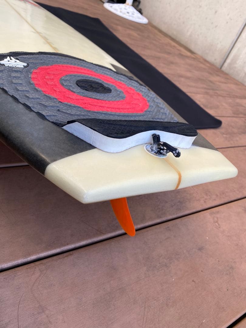 アルメリック ネックベアード2 5’8 チョップドテール AM2フィン付き