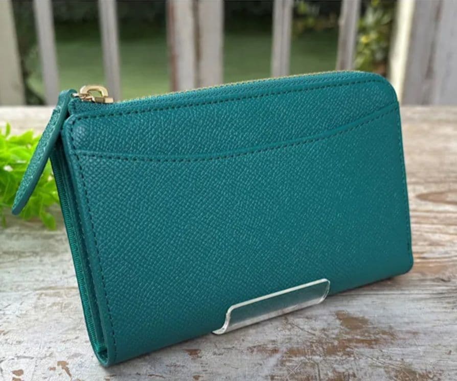 牛革ミドルウォレット 馬蹄チャーム付き