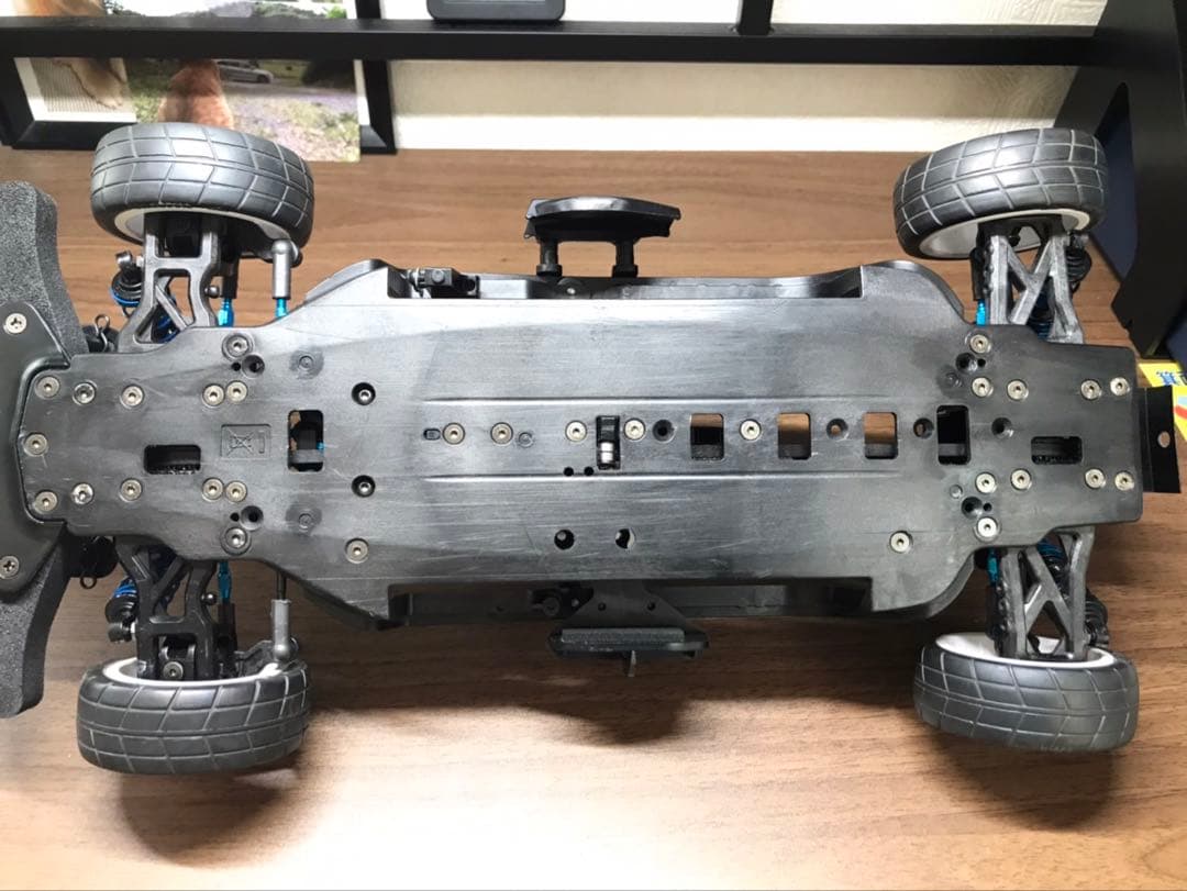 ラジコンカー タミヤTA07 シャシのみ