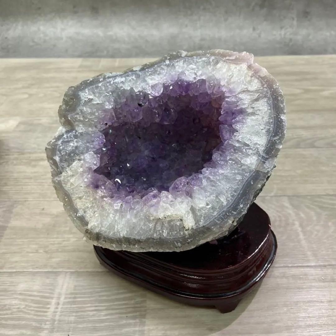 アメジスト クラスター 2.6kg 洞形 約15cm 木製台座 箱付き