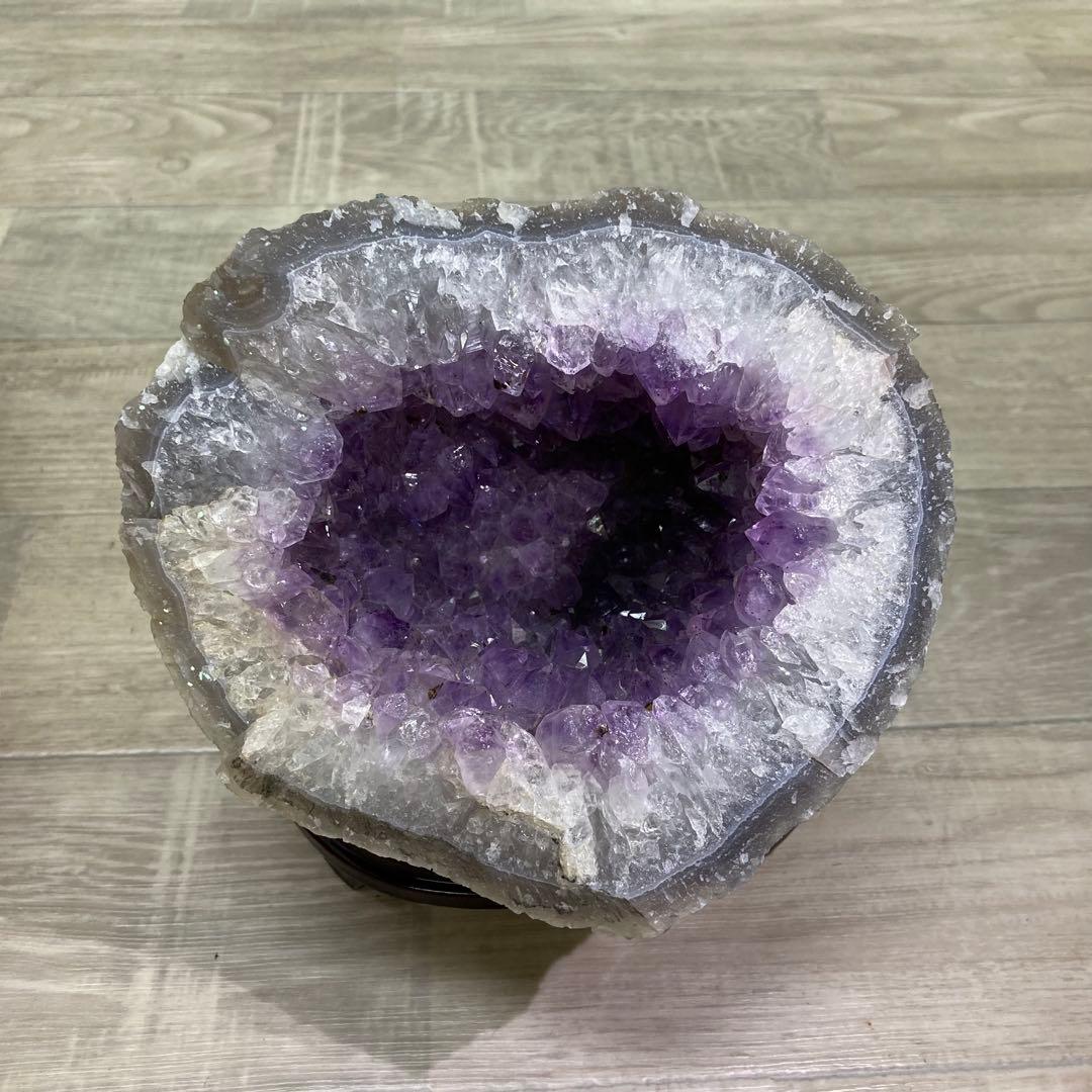アメジスト クラスター 2.6kg 洞形 約15cm 木製台座 箱付き