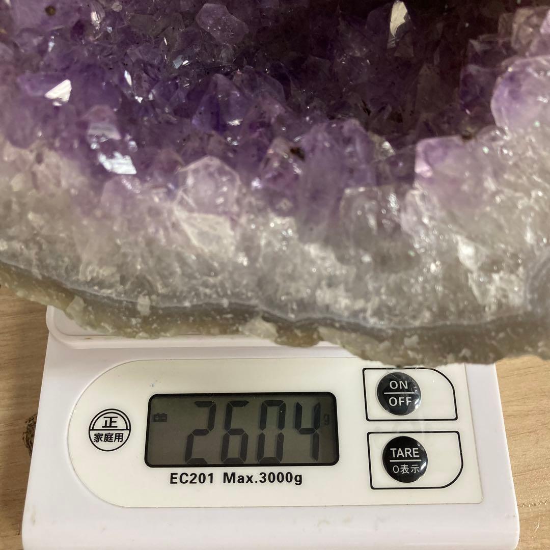 アメジスト クラスター 2.6kg 洞形 約15cm 木製台座 箱付き