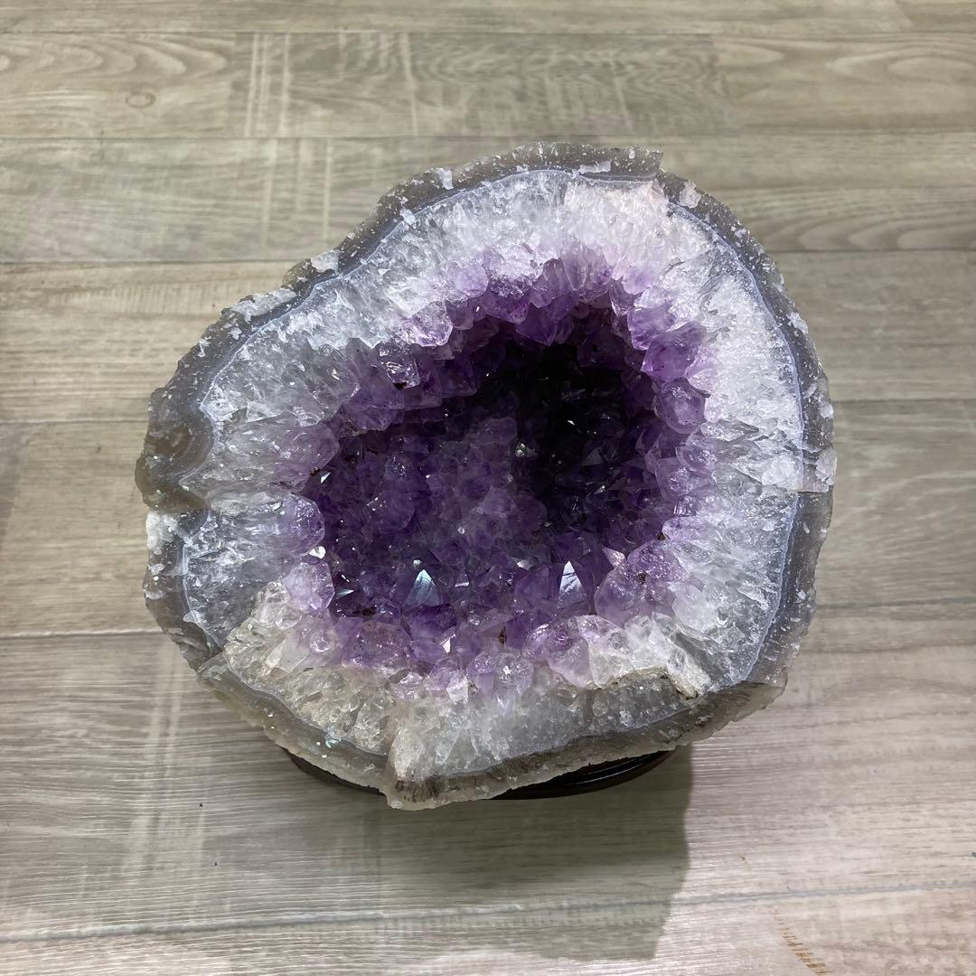 アメジスト クラスター 2.6kg 洞形 約15cm 木製台座 箱付き