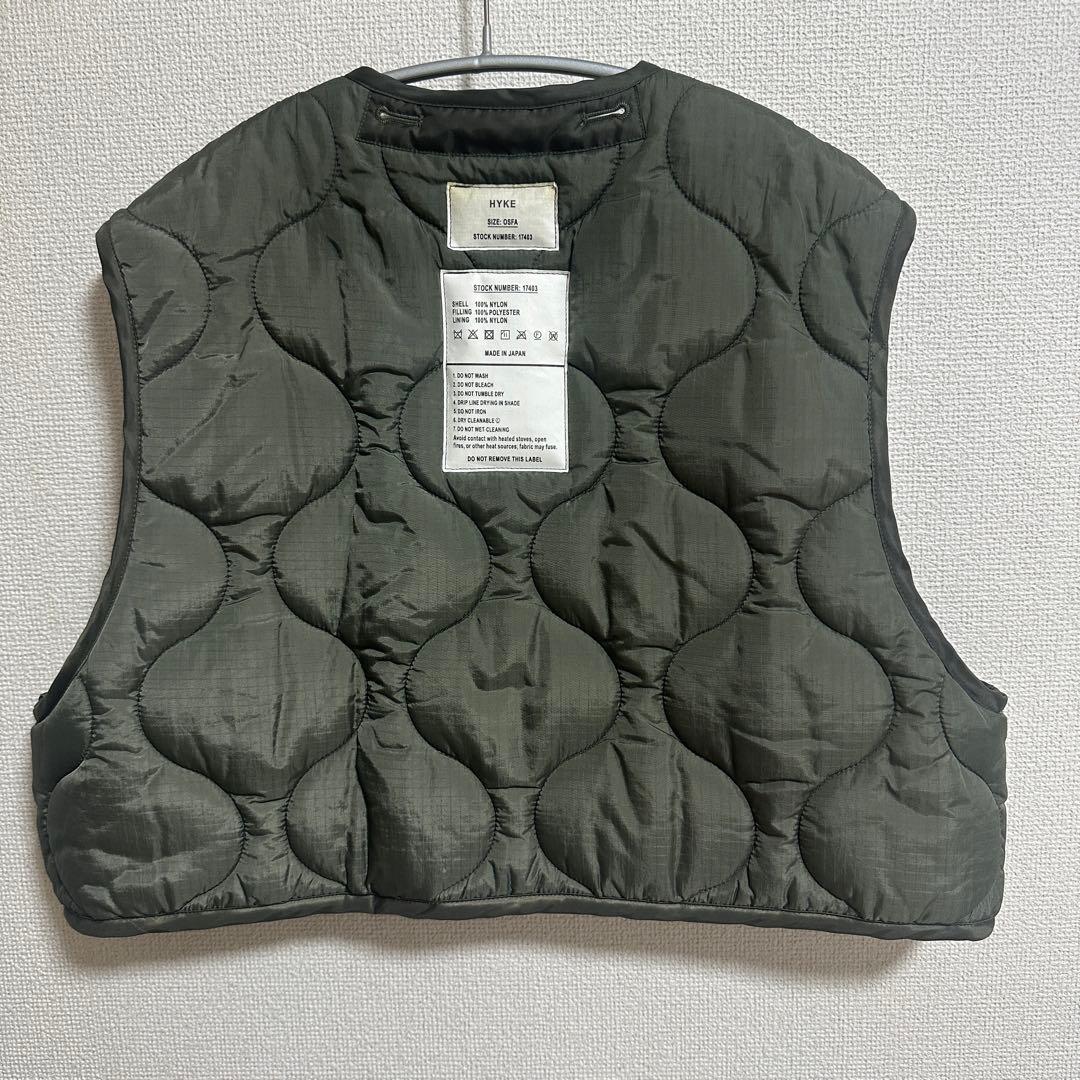 HYKE ハイク QUILTED CROPPED VEST OLIVE DRAB