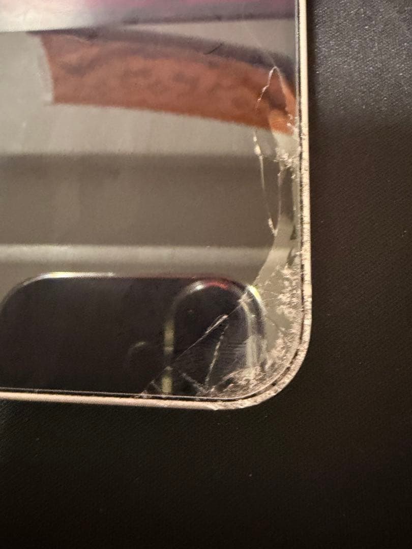 【海外版】iPhone 12 ひび割れあり