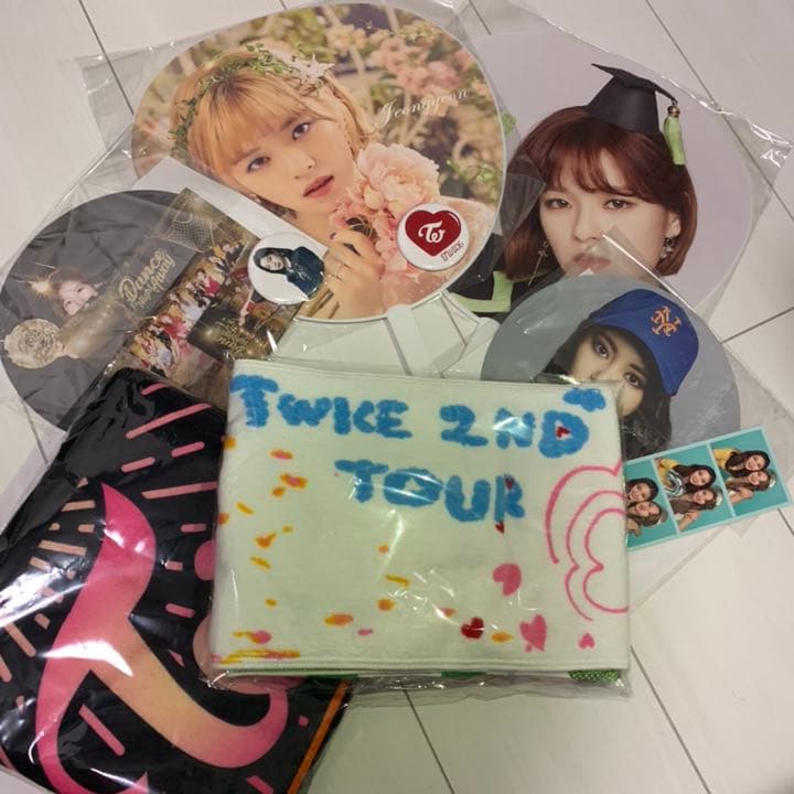 TWICE CD グッズ 写真集など