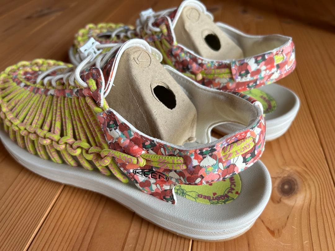 ＳＫＯＬＯＣＴ×ＫＥＥＮ ＵＮＥＥＫ ２７.５センチ サンダル スコロクト