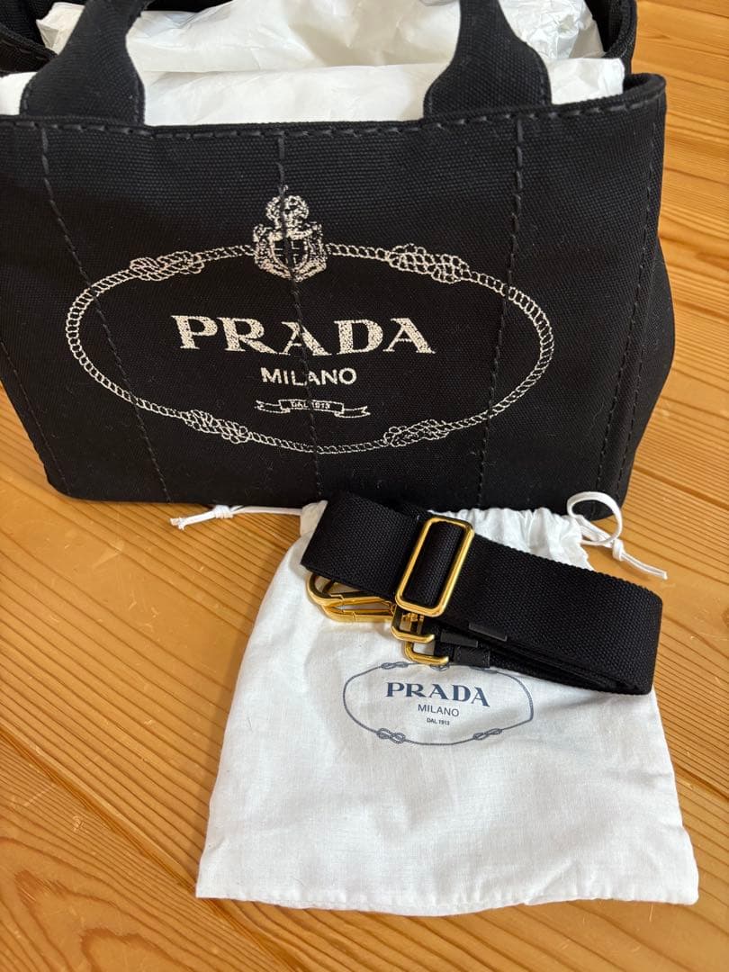 PRADA ブラック キャンバストートバッグ