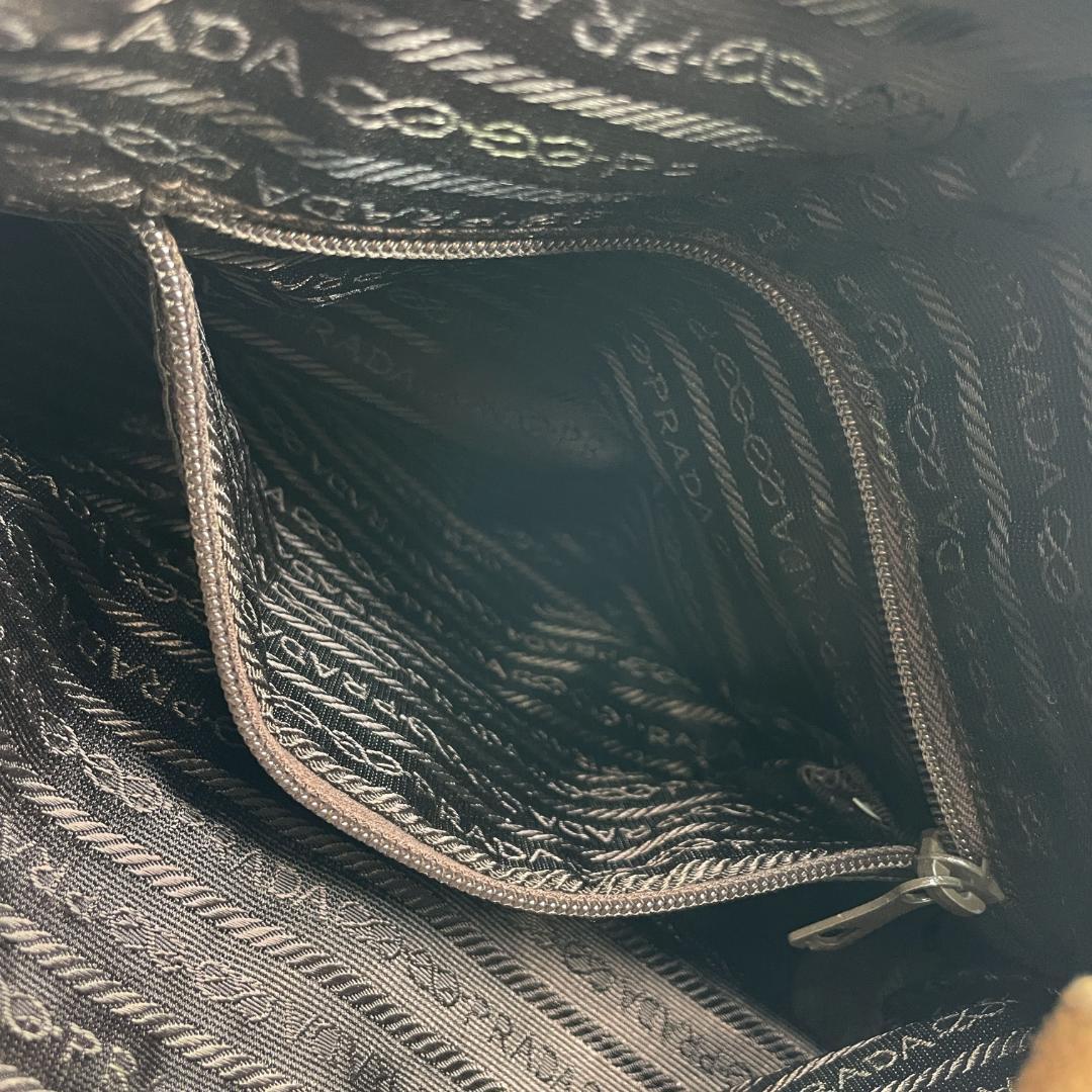 PRADA　キルティング　スエード　チェーンショルダーバッグ　ブラウン　三角ロゴ