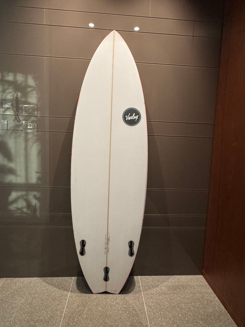 Varley ショートボード　カタヤマケンジ　ペイント　5.11 1/2