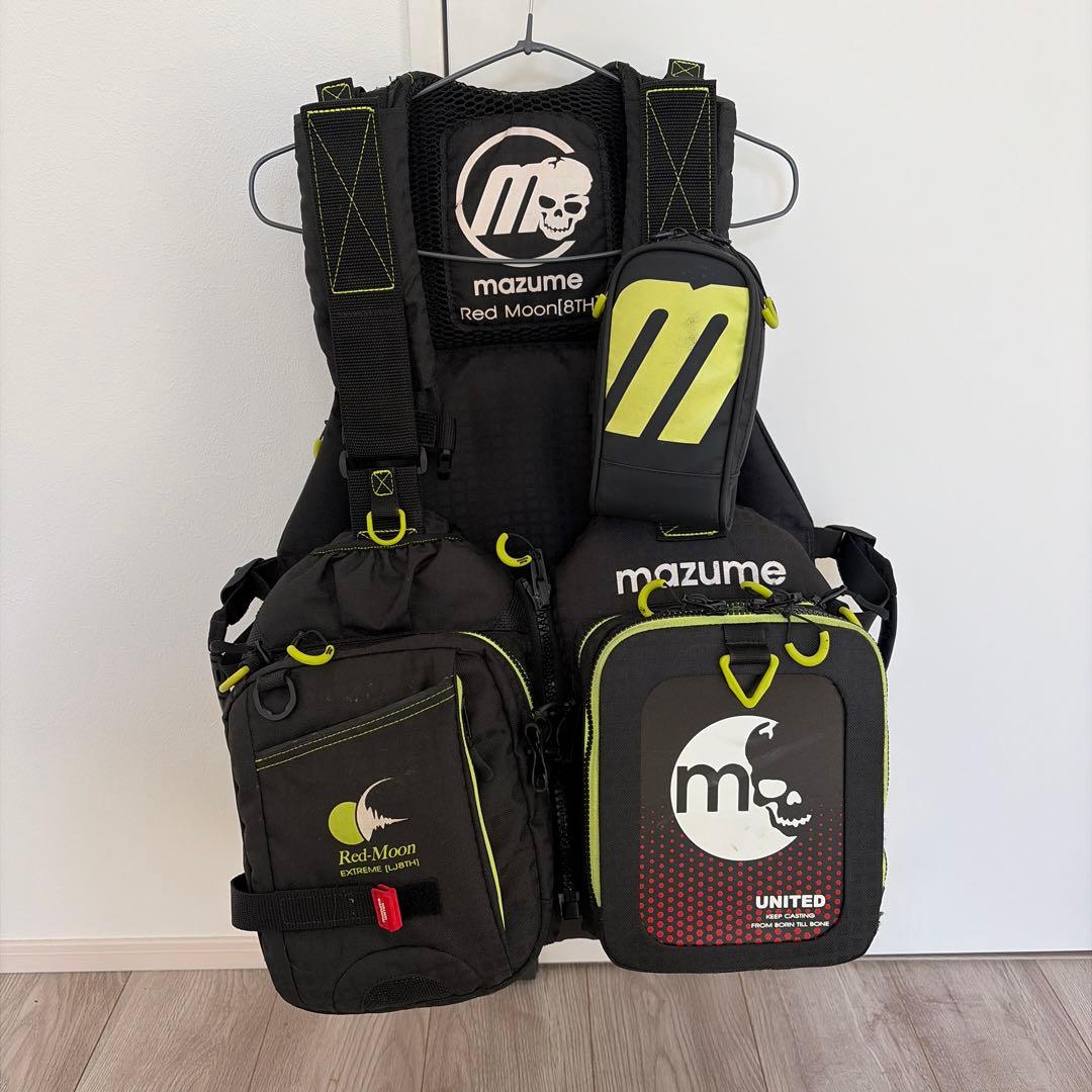 mazume Red Moon フィッシングベスト ブラック/グリーン