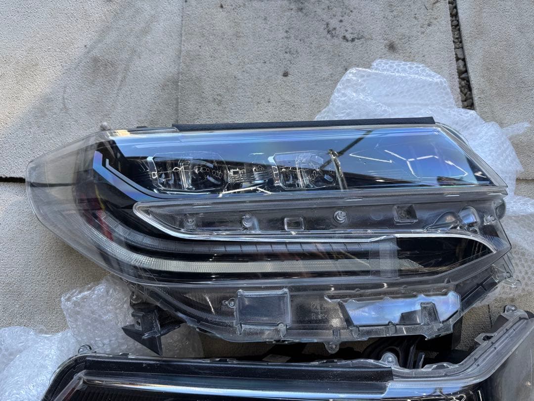 アルファード AGH30W 後期 純正 左右セット RH LED ブラック 2眼