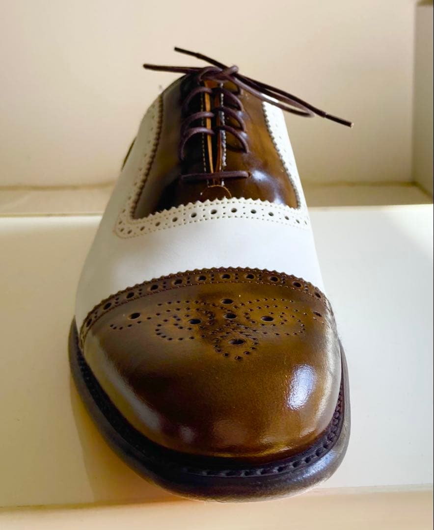 新品チーニー　ホワイト、ブラウンコンビ　26