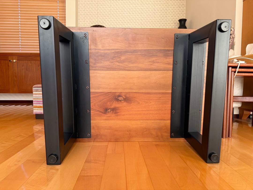 マスターウォール　ウォルナット無垢材センターテーブル