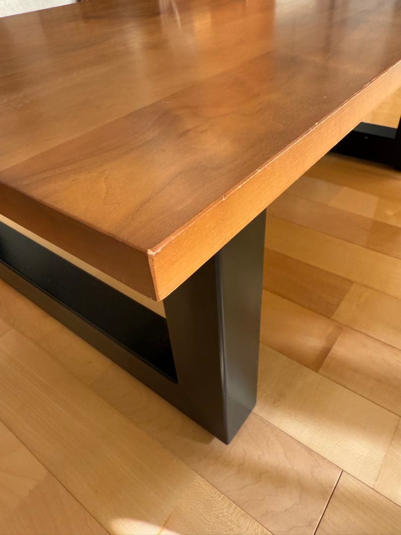 マスターウォール　ウォルナット無垢材センターテーブル