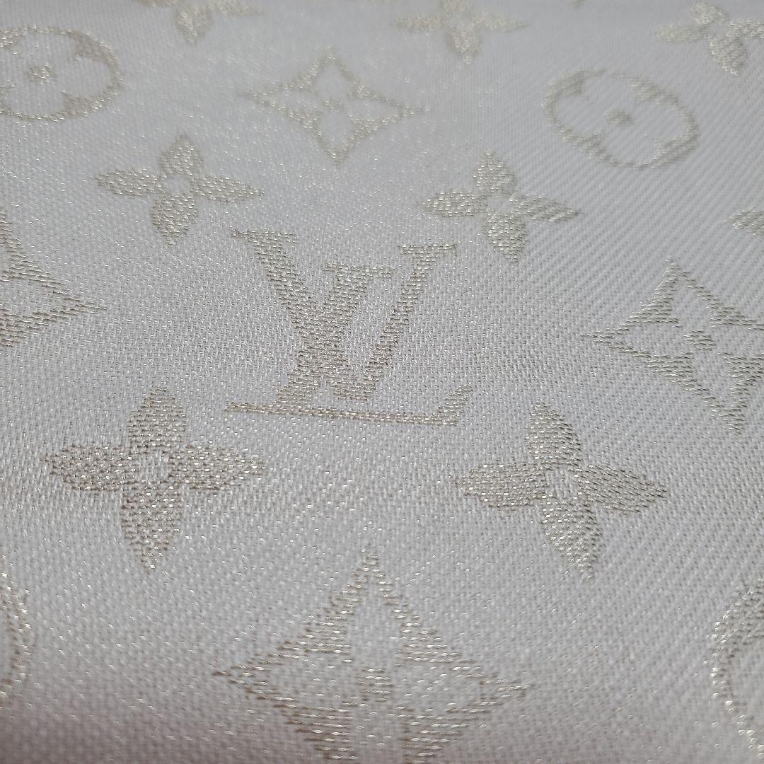 LOUIS VUITTON ホワイト マフラー