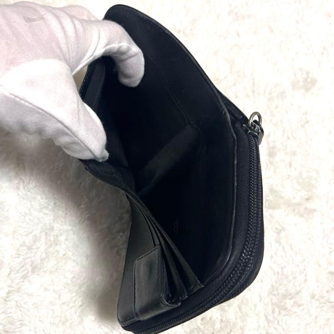 プラダ財布　二つ折り　サフィアーノレザー　三角ロゴ　ジップ