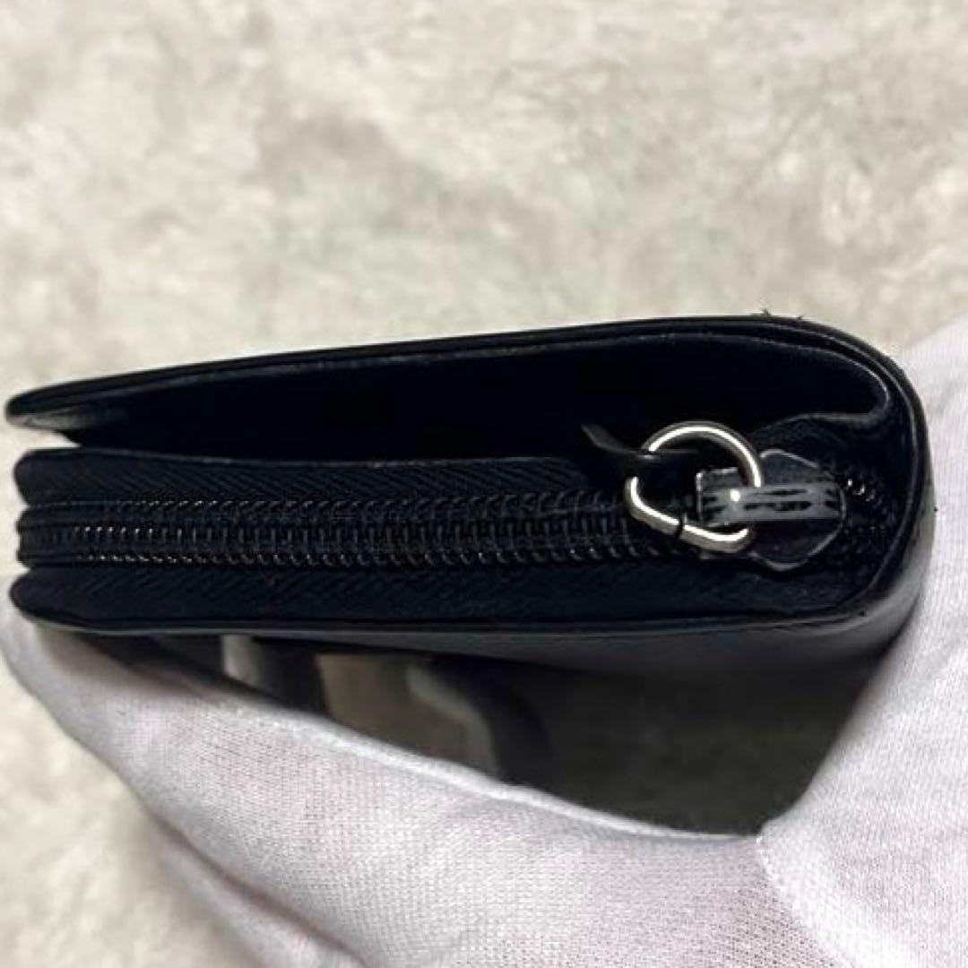 プラダ財布　二つ折り　サフィアーノレザー　三角ロゴ　ジップ
