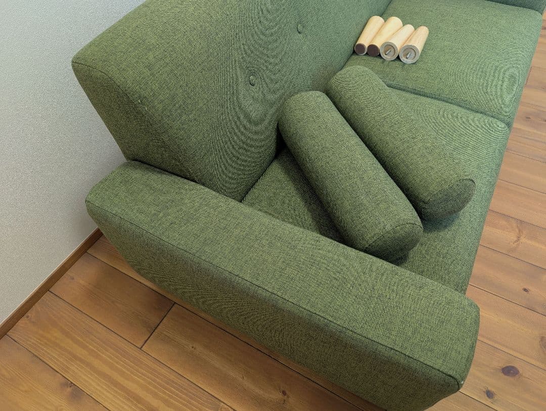 LOWYA 2.5人掛けローソファ　グリーンファブリック