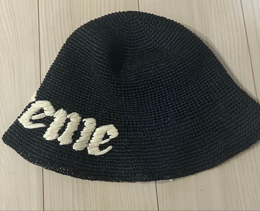 SUPREME Old English Straw Crusher 黒