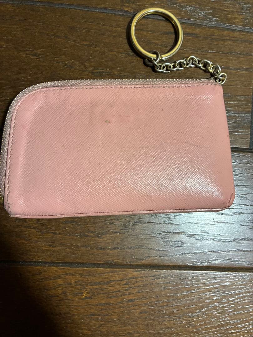 PRADA ピンク サフィアーノレザー キーケース　ノベルティショルダーバッグ付