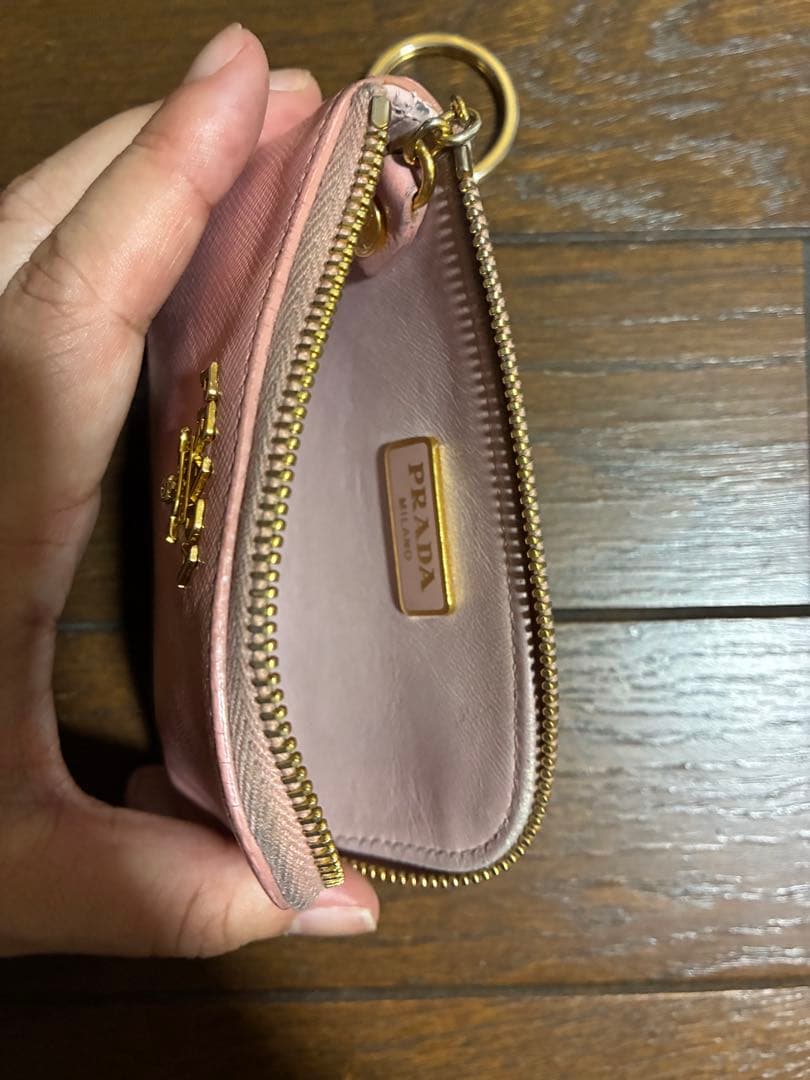 PRADA ピンク サフィアーノレザー キーケース　ノベルティショルダーバッグ付