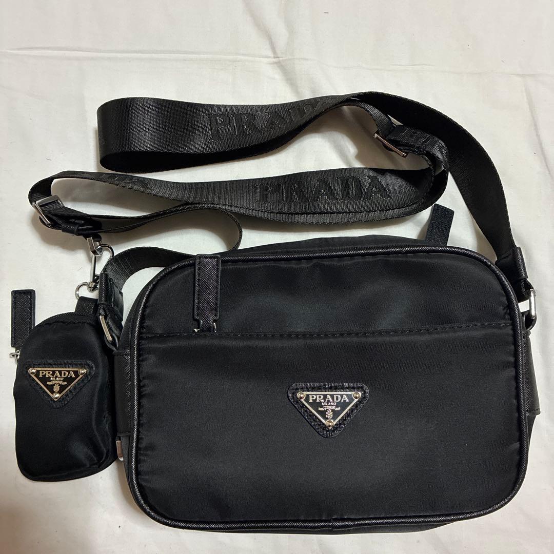 PRADA ピンク サフィアーノレザー キーケース　ノベルティショルダーバッグ付