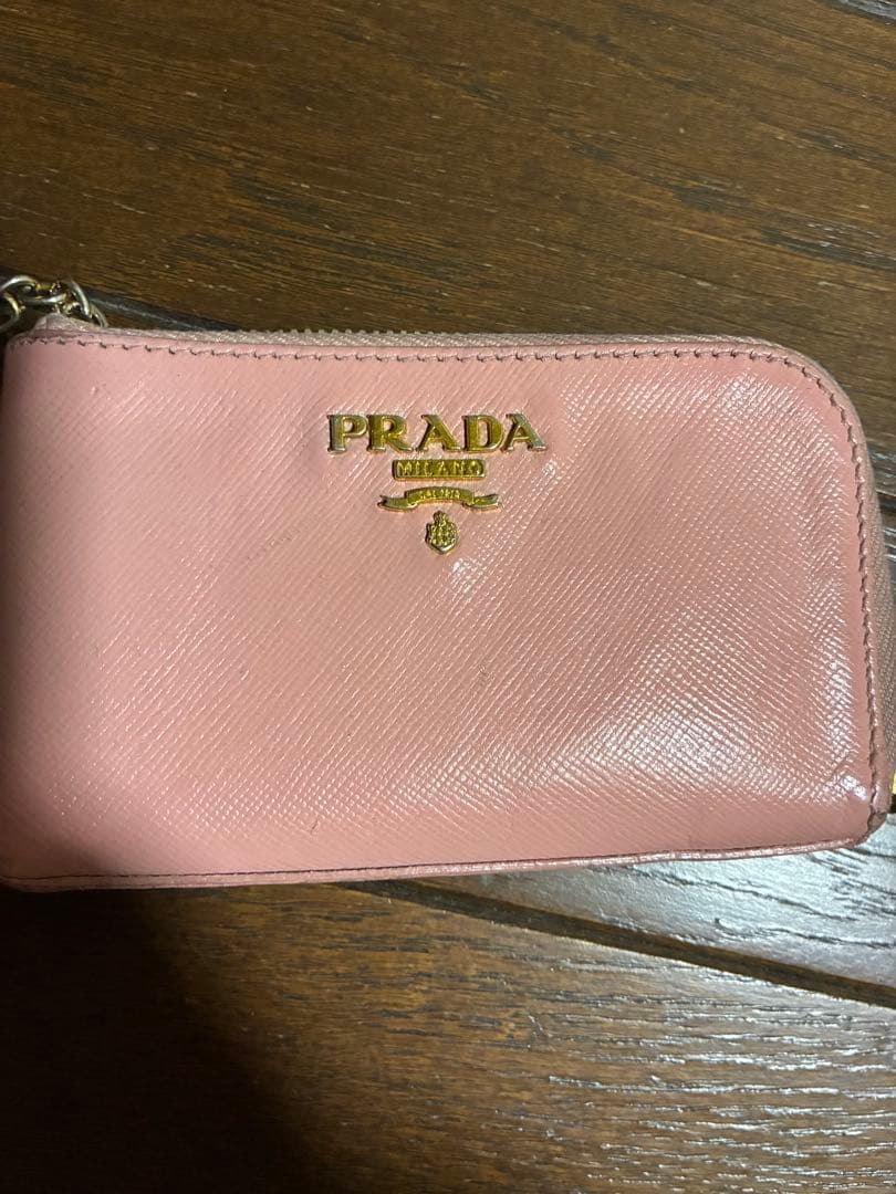 PRADA ピンク サフィアーノレザー キーケース　ノベルティショルダーバッグ付