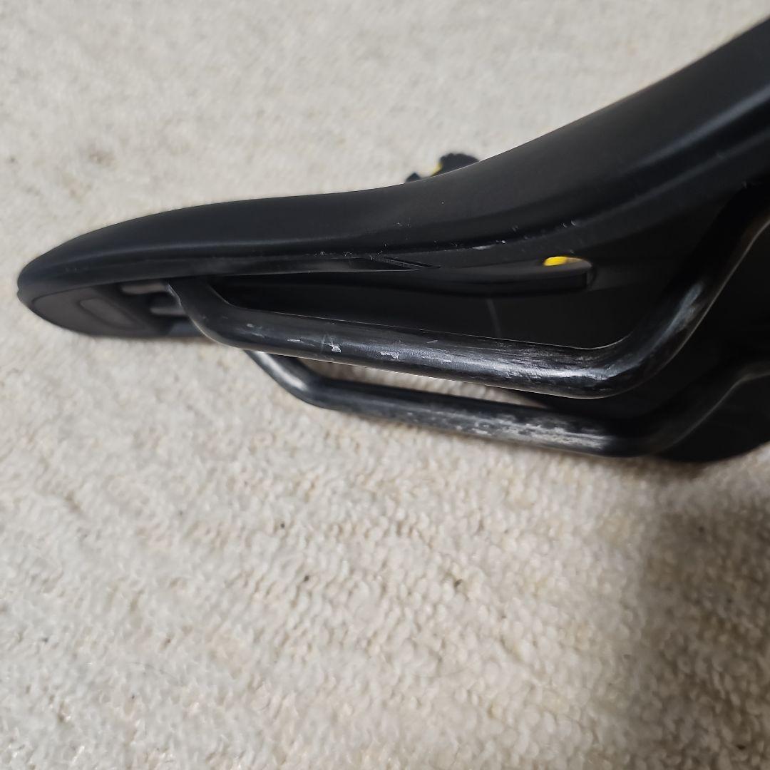 fizikフィジーク TEMPO ALIANTE R1カーボンレール 145mm