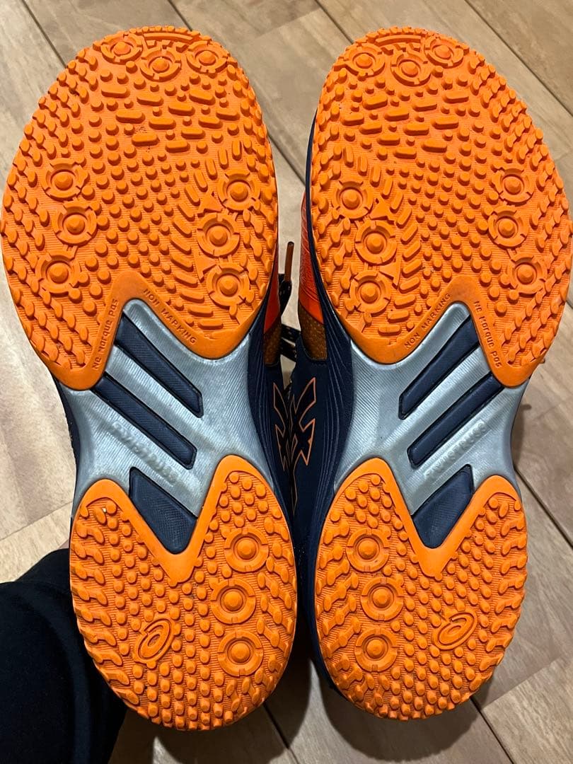 美品　asics テニスシューズ　オムニクレー　オレンジ　26cm