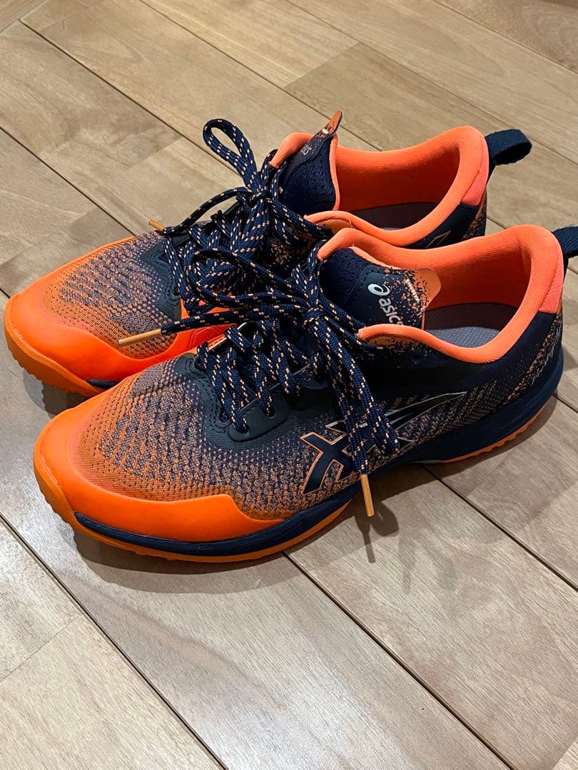 美品　asics テニスシューズ　オムニクレー　オレンジ　26cm