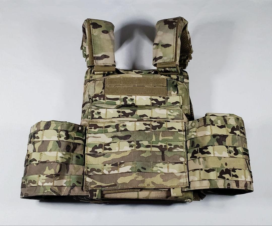 マグポーチ×4 ユーティリティポーチ×1 クイックリリースプレートキャリア　MC