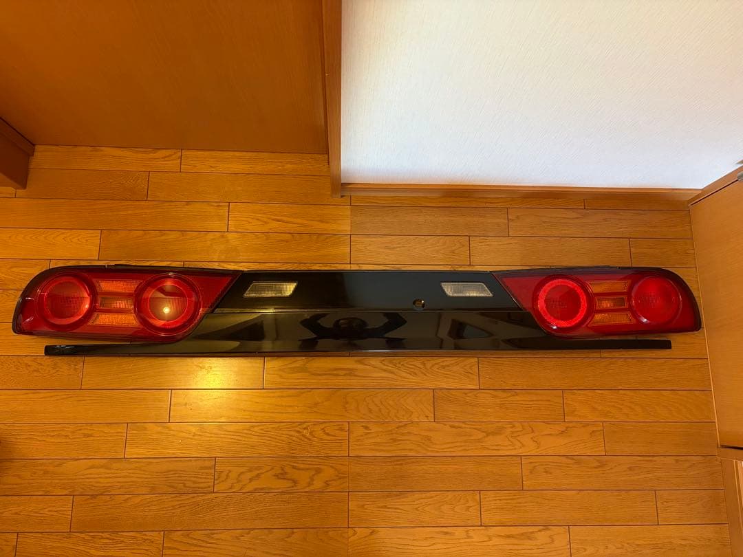 送料込み 美品180sx RPS13 後期 純正 テールランプ リアガーニッシュ