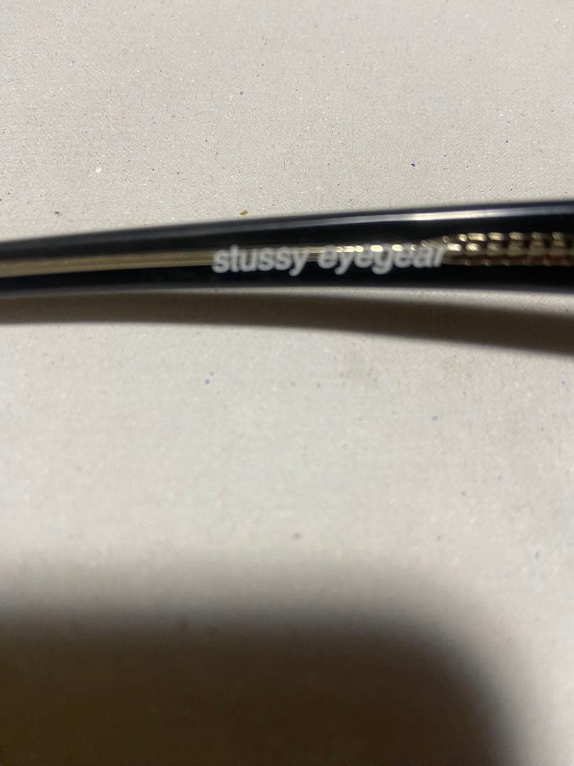 ストゥーシー　サングラス