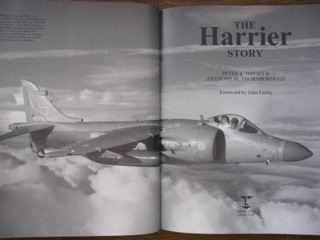 The Harrier STORY　Peter E．Davies　ハリアー戦闘機